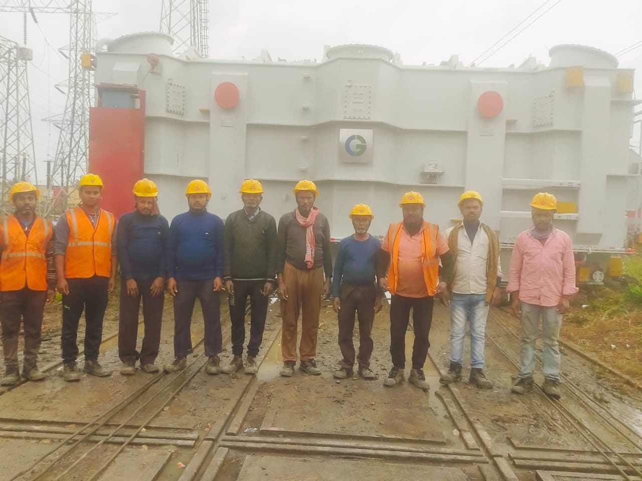 IPN LIFTERS crew with the 210 MVA transformer at NTPC Farakka